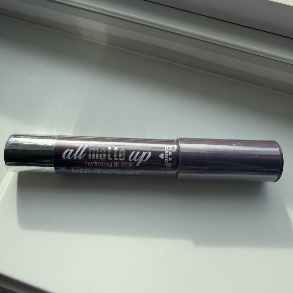 Hard Candy All Matte Up Hydrating Lip Stain – Venom 1027 – New